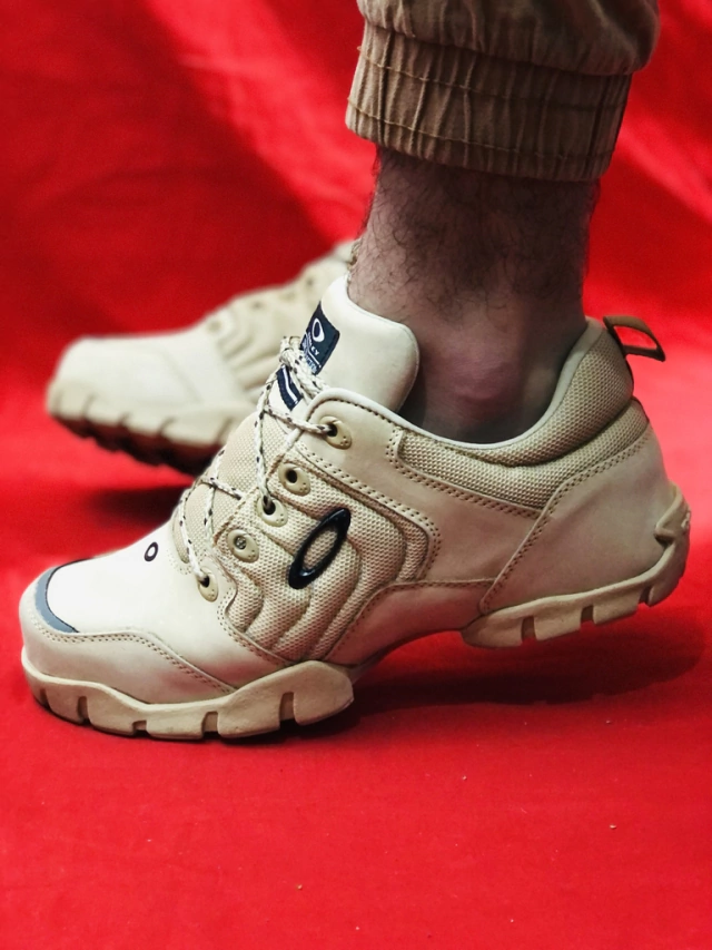 TENIS BOTINHA STRATUS OAKLEY