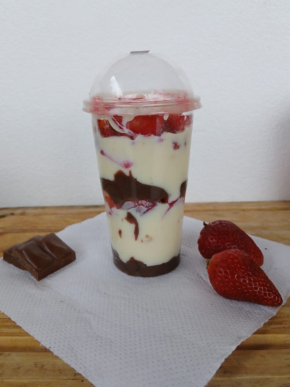 Copo da Felicidade Ninho com Morango e Chocolate 250ml