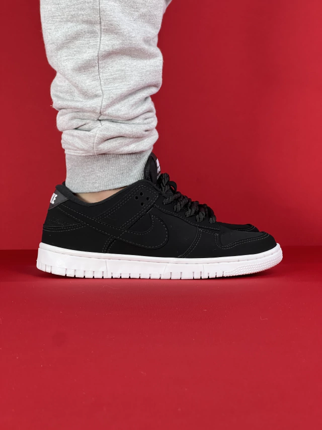 TENIS NIKE DUNK LOW PRETO C/ BRANCO CAMURÇA NACIONAL S