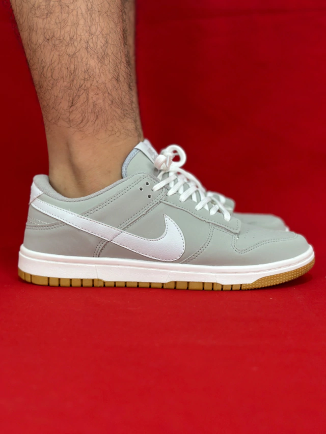 TENIS NIKE DUNK CINZA C/BRANCO E SOLA MARROM NACIONAL