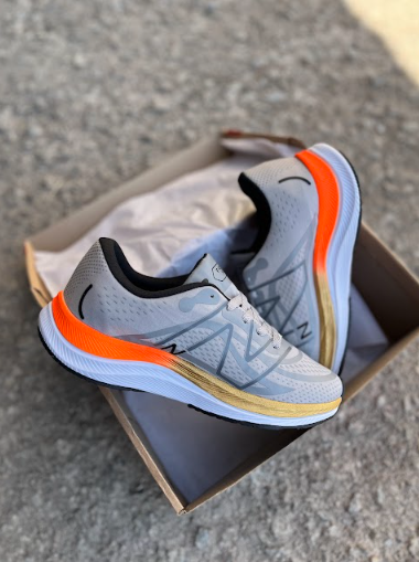 Tênis New Balance V4 More