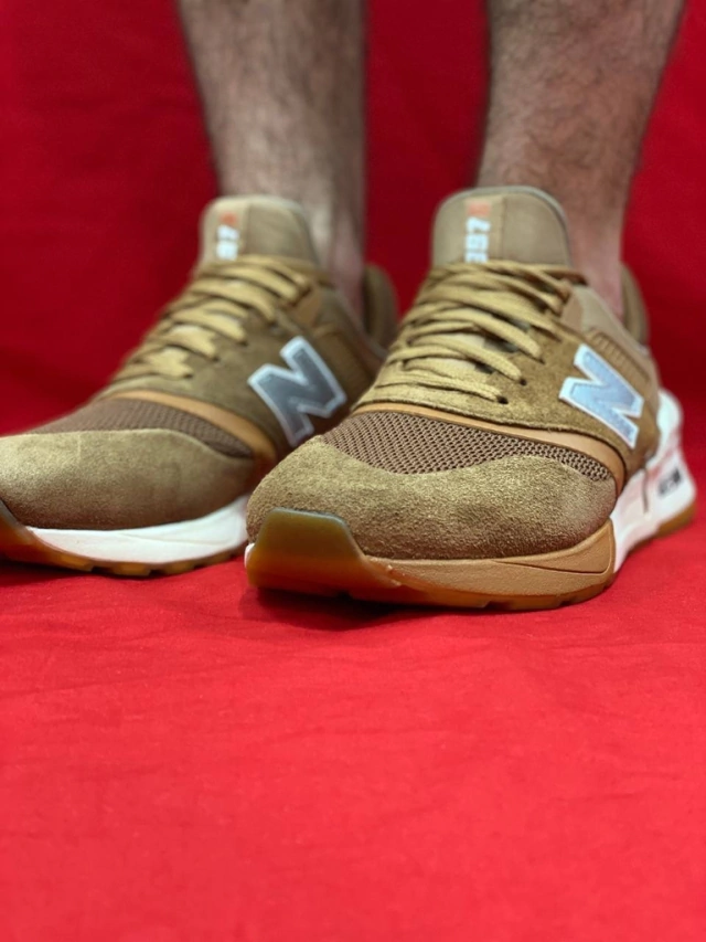 TENIS NEW BALANCE 997 MARROM
