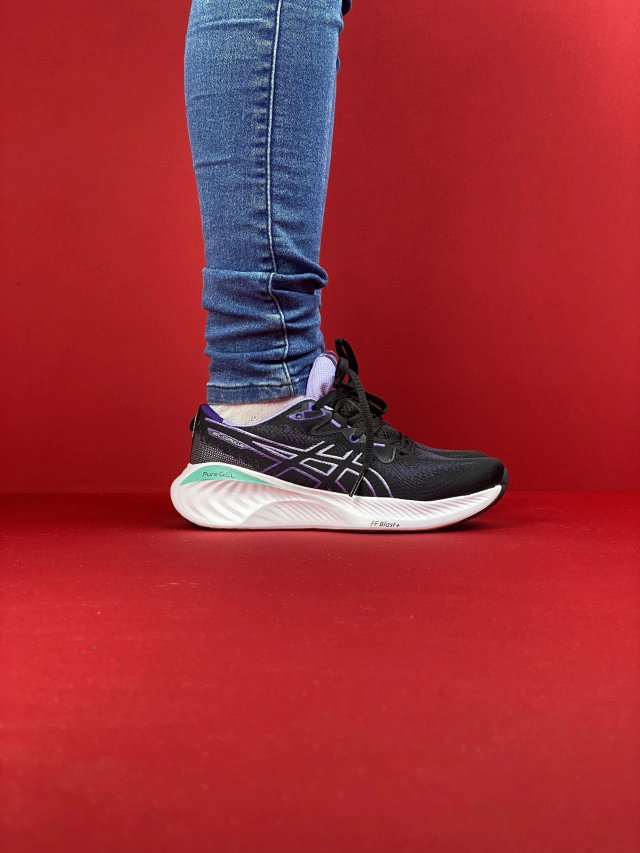 TENIS ASICS PRETO C/ ROXO