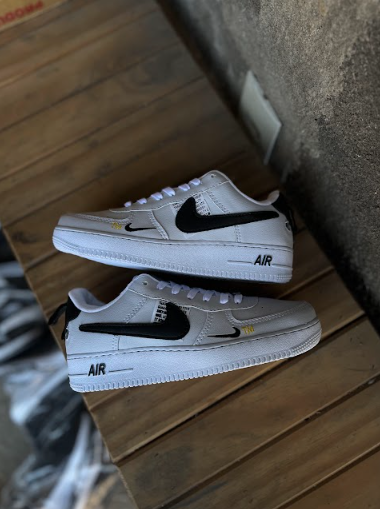 Tênis Nike Air Force - Off