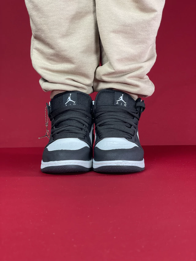 TENIS NIKE AIR JORDAN 1 PRETO C / BRANCO