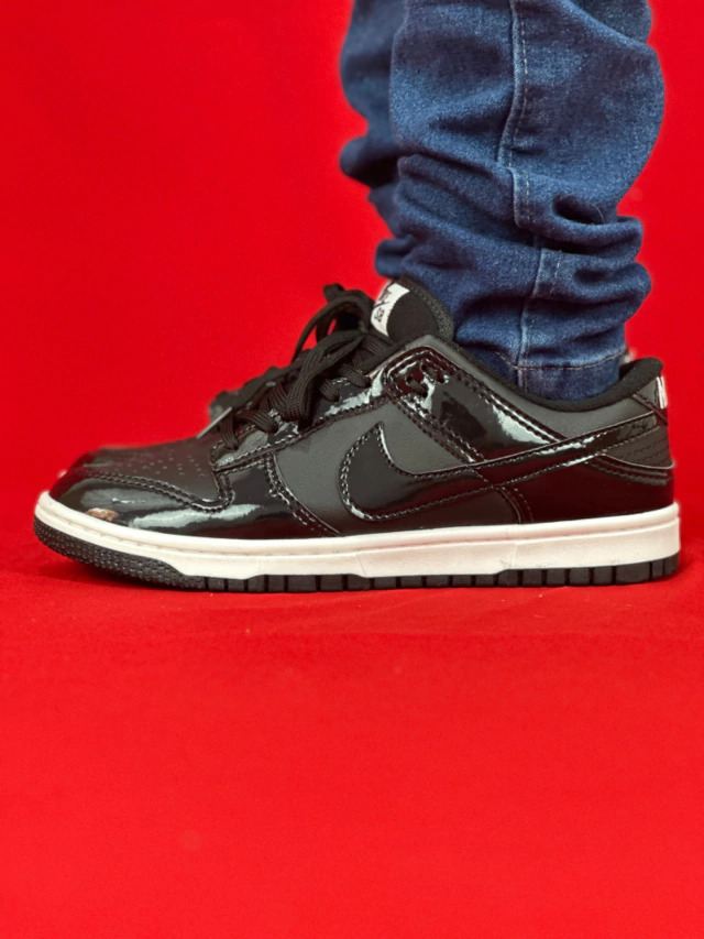 TENIS NIKE DUNK LOW PRETO BRILHANTE
