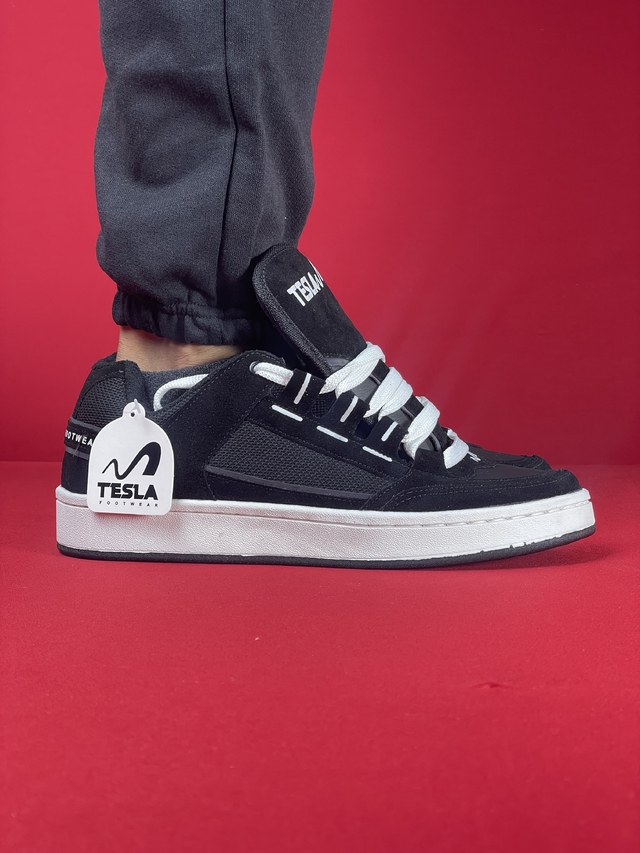 TÊNIS TESLA COIL PRETO C/ BRANCO